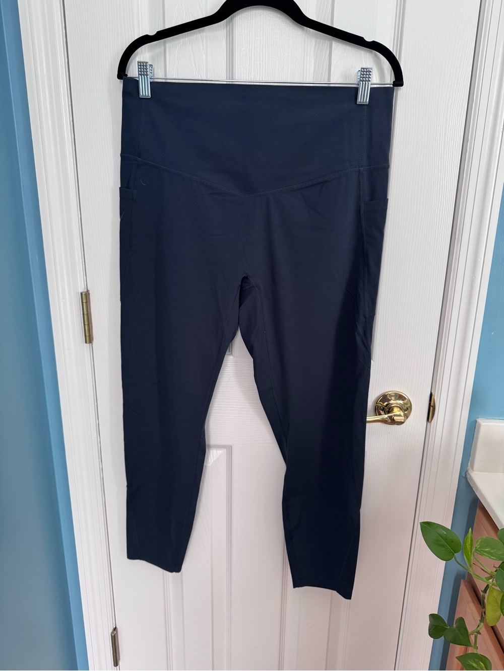 HALARA Dark Gray High-Waist Leggings with Side Pockets